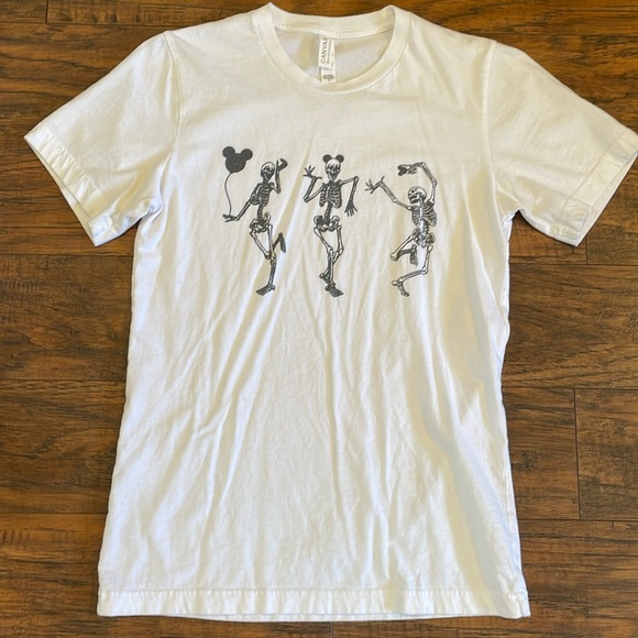 3/$15 🔴 Women’s Disney inspired Halloween Skeletons shirt size small - Picture 3 of 6